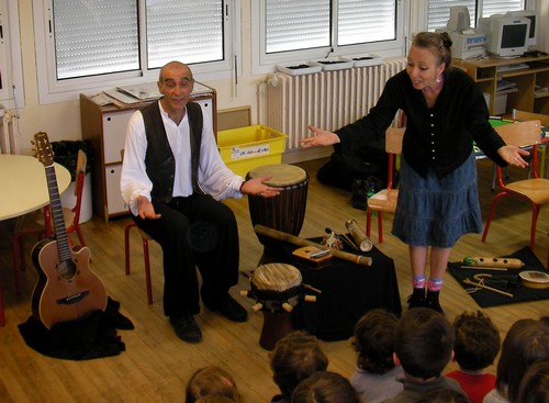 école de Mirabel -a cloche pied